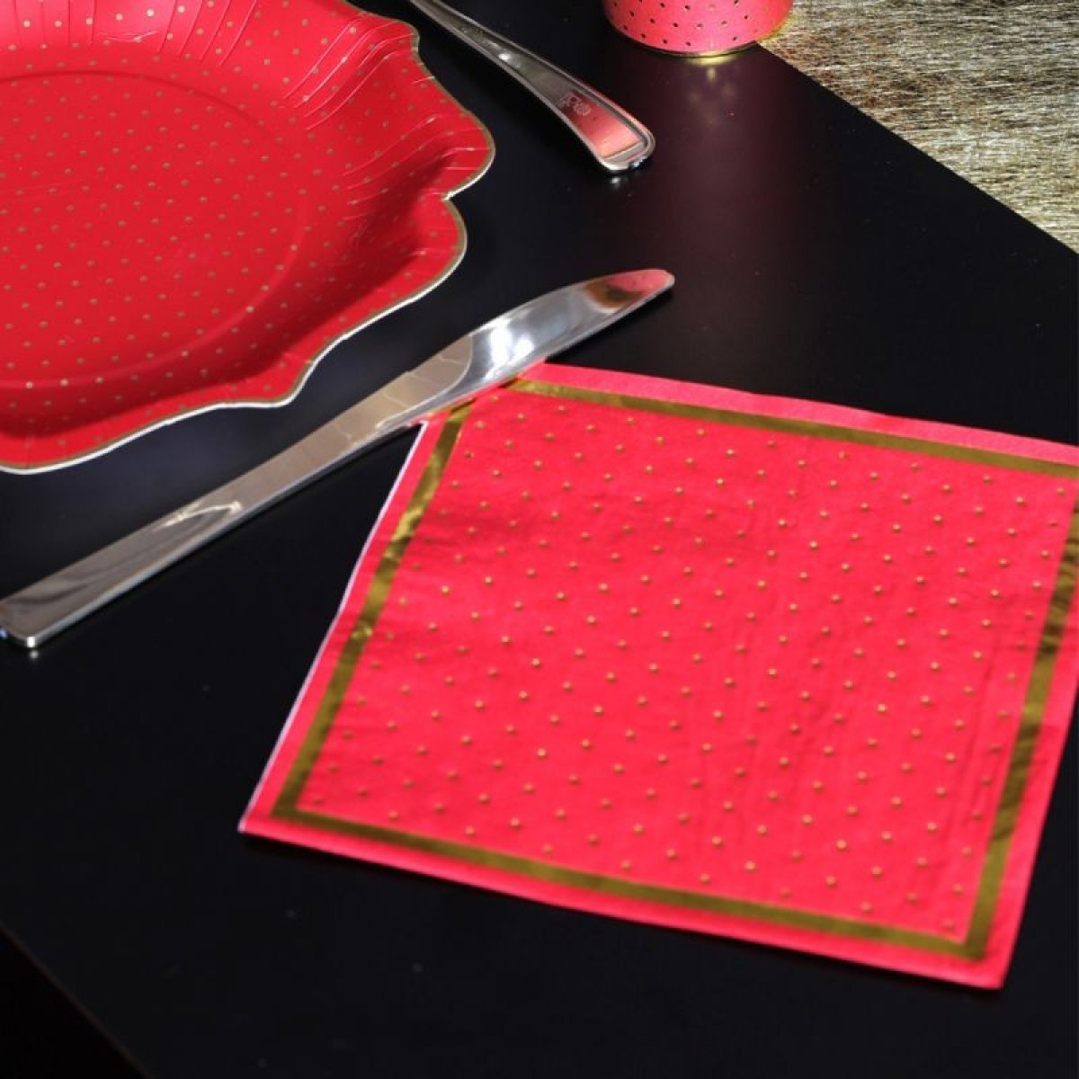 Serviettes en papier rouge pois or x 20 pièces