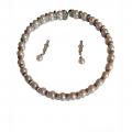 Collier type choker et boucles doreille ton argent avec perles rose clair