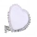 Coussin porte-alliance coeur en dentelle blanche 