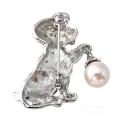 Broche chaton argent rhodié cristal clair et perle