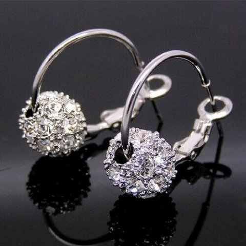 Boucles d'oreille métal rhodié argenté cristal clair