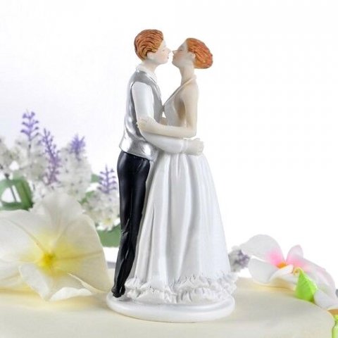 Figurine gateau de mariage - couple de mariés enlacés